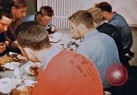 Standbild Matrosen Essen auf USS Boxer Korea, 1953, aus Sekunde 19 historischem Filmmaterial Videoclip 65675038543