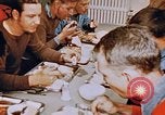 Standbild Matrosen Essen auf USS Boxer Korea, 1953, aus Sekunde 24 historischem Filmmaterial Videoclip 65675038543