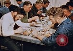 Standbild Matrosen Essen auf USS Boxer Korea, 1953, aus Sekunde 34 historischem Filmmaterial Videoclip 65675038543