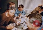 Standbild Matrosen Essen auf USS Boxer Korea, 1953, aus Sekunde 51 historischem Filmmaterial Videoclip 65675038543