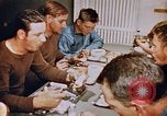 Standbild Matrosen Essen auf USS Boxer Korea, 1953, aus Sekunde 53 historischem Filmmaterial Videoclip 65675038543