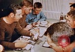 Standbild Matrosen Essen auf USS Boxer Korea, 1953, aus Sekunde 54 historischem Filmmaterial Videoclip 65675038543