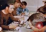 Standbild Matrosen Essen auf USS Boxer Korea, 1953, aus Sekunde 57 historischem Filmmaterial Videoclip 65675038543