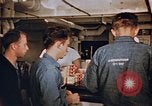 Standbild Matrosen Essen an Bord der USS Boxer Korea, 1953, aus Sekunde 9 historischem Filmmaterial Videoclip 65675038544
