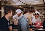 Standbild Matrosen Essen an Bord der USS Boxer Korea, 1953, aus Sekunde 14 historischem Filmmaterial Videoclip 65675038544