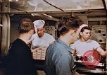 Standbild Matrosen Essen an Bord der USS Boxer Korea, 1953, aus Sekunde 16 historischem Filmmaterial Videoclip 65675038544
