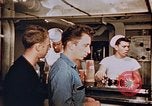 Standbild Matrosen Essen an Bord der USS Boxer Korea, 1953, aus Sekunde 18 historischem Filmmaterial Videoclip 65675038544