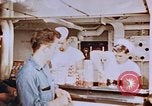 Standbild Matrosen Essen an Bord der USS Boxer Korea, 1953, aus Sekunde 23 historischem Filmmaterial Videoclip 65675038544