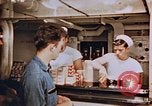 Standbild Matrosen Essen an Bord der USS Boxer Korea, 1953, aus Sekunde 25 historischem Filmmaterial Videoclip 65675038544