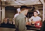 Standbild Matrosen Essen an Bord der USS Boxer Korea, 1953, aus Sekunde 28 historischem Filmmaterial Videoclip 65675038544