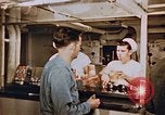 Standbild Matrosen Essen an Bord der USS Boxer Korea, 1953, aus Sekunde 30 historischem Filmmaterial Videoclip 65675038544
