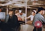 Standbild Matrosen Essen an Bord der USS Boxer Korea, 1953, aus Sekunde 39 historischem Filmmaterial Videoclip 65675038544