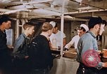 Standbild Matrosen Essen an Bord der USS Boxer Korea, 1953, aus Sekunde 40 historischem Filmmaterial Videoclip 65675038544