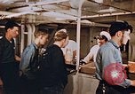 Standbild Matrosen Essen an Bord der USS Boxer Korea, 1953, aus Sekunde 41 historischem Filmmaterial Videoclip 65675038544