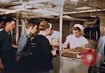 Standbild Matrosen Essen an Bord der USS Boxer Korea, 1953, aus Sekunde 44 historischem Filmmaterial Videoclip 65675038544