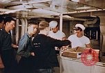 Standbild Matrosen Essen an Bord der USS Boxer Korea, 1953, aus Sekunde 46 historischem Filmmaterial Videoclip 65675038544