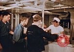 Standbild Matrosen Essen an Bord der USS Boxer Korea, 1953, aus Sekunde 48 historischem Filmmaterial Videoclip 65675038544