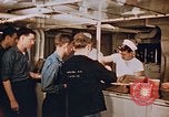 Standbild Matrosen Essen an Bord der USS Boxer Korea, 1953, aus Sekunde 52 historischem Filmmaterial Videoclip 65675038544