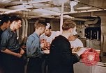 Standbild Matrosen Essen an Bord der USS Boxer Korea, 1953, aus Sekunde 55 historischem Filmmaterial Videoclip 65675038544