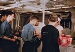 Standbild Matrosen Essen an Bord der USS Boxer Korea, 1953, aus Sekunde 57 historischem Filmmaterial Videoclip 65675038544