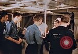 Standbild Matrosen Essen an Bord der USS Boxer Korea, 1953, aus Sekunde 60 historischem Filmmaterial Videoclip 65675038544