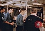 Standbild Matrosen Essen an Bord der USS Boxer Korea, 1953, aus Sekunde 61 historischem Filmmaterial Videoclip 65675038544