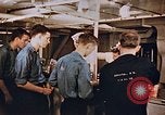 Standbild Matrosen Essen an Bord der USS Boxer Korea, 1953, aus Sekunde 62 historischem Filmmaterial Videoclip 65675038544