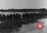 Image Les troupes japonaises s'engager pour l'invasion de la Mandchourie Chine, 1942, de la seconde 44 séquences d'archives historiques vidéo 65675038553