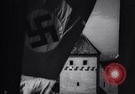 Image drapeaux nazis affichée partout Allemagne, 1934, de la seconde 33 séquences d'archives historiques vidéo 65675038562