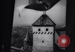 Image drapeaux nazis affichée partout Allemagne, 1934, de la seconde 34 séquences d'archives historiques vidéo 65675038562