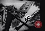 Image drapeaux nazis affichée partout Allemagne, 1934, de la seconde 35 séquences d'archives historiques vidéo 65675038562