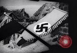 Image drapeaux nazis affichée partout Allemagne, 1934, de la seconde 38 séquences d'archives historiques vidéo 65675038562