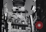 Image drapeaux nazis affichée partout Allemagne, 1934, de la seconde 50 séquences d'archives historiques vidéo 65675038562