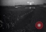 Immagine di Zeppelinfeld cerimonia del fiaccolata nazista Nürnberg Germania, 1934, secondo 45 filmato di repertorio 65675038570