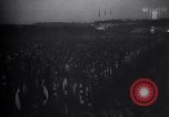 Immagine di Zeppelinfeld cerimonia del fiaccolata nazista Nürnberg Germania, 1934, secondo 50 filmato di repertorio 65675038570