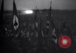 Immagine di Zeppelinfeld cerimonia del fiaccolata nazista Nürnberg Germania, 1934, secondo 62 filmato di repertorio 65675038570