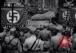 Immagine di Adolf Hitler rivedendo sfilata dalla sua auto Germania, 1934, secondo 20 filmato di repertorio 65675038573