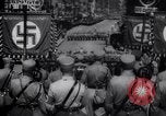 Immagine di Adolf Hitler rivedendo sfilata dalla sua auto Germania, 1934, secondo 21 filmato di repertorio 65675038573