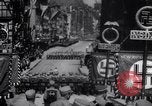 Immagine di Adolf Hitler rivedendo sfilata dalla sua auto Germania, 1934, secondo 25 filmato di repertorio 65675038573