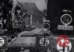 Immagine di Adolf Hitler rivedendo sfilata dalla sua auto Germania, 1934, secondo 27 filmato di repertorio 65675038573