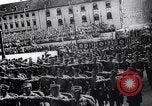 Immagine di Adolf Hitler rivedendo sfilata dalla sua auto Germania, 1934, secondo 36 filmato di repertorio 65675038573