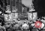 Immagine di Adolf Hitler rivedendo sfilata dalla sua auto Germania, 1934, secondo 39 filmato di repertorio 65675038573