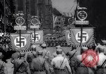 Immagine di Adolf Hitler rivedendo sfilata dalla sua auto Germania, 1934, secondo 42 filmato di repertorio 65675038573