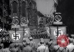 Immagine di Adolf Hitler rivedendo sfilata dalla sua auto Germania, 1934, secondo 43 filmato di repertorio 65675038573