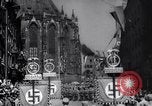 Immagine di Adolf Hitler rivedendo sfilata dalla sua auto Germania, 1934, secondo 45 filmato di repertorio 65675038573
