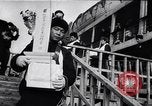 Standbild Japanses POW Rückführung Maizuru Japan, 1957, aus Sekunde 21 historischem Filmmaterial Videoclip 65675038589