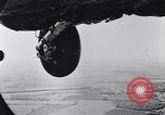 Standbild USA B-17-Bomber Bassingbourn England, 1943, aus Sekunde 7 historischem Filmmaterial Videoclip 65675038597