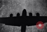 Standbild USA B-17-Bomber Bassingbourn England, 1943, aus Sekunde 12 historischem Filmmaterial Videoclip 65675038597
