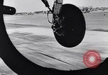 Standbild USA B-17-Bomber Bassingbourn England, 1943, aus Sekunde 29 historischem Filmmaterial Videoclip 65675038597