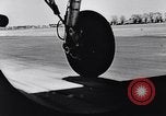 Standbild USA B-17-Bomber Bassingbourn England, 1943, aus Sekunde 31 historischem Filmmaterial Videoclip 65675038597